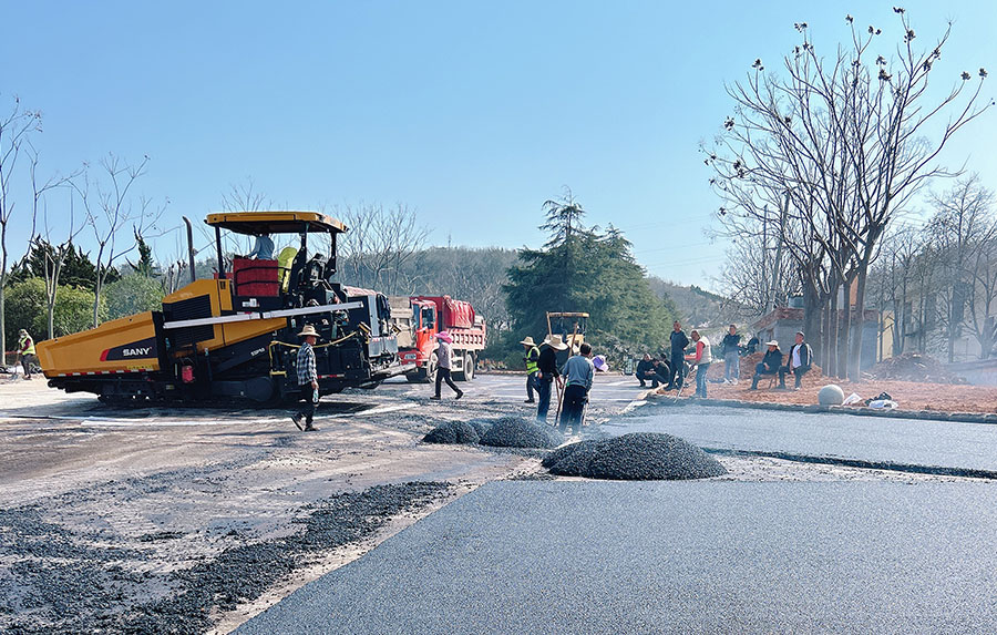 武漢東湖新技術開發區瀝青道路施工